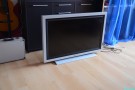 Diesen (defekten) 40" LCD Fernseher habe ich 2010 von einer befreundeten Familie geschenkt bekommen und seit dem nie einen Reparaturversuch gestartet! Erst jetzt habe ich mich dran gemacht, überhaupt erst mal zu sehen, was genau defekt ist und wie man es ggf. instandsetzen kann.